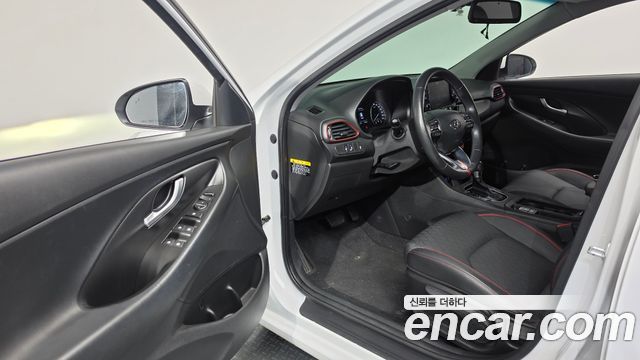 Hyundai i30 2018 — photo 10