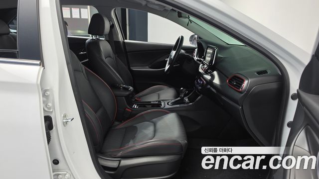 Hyundai i30 2018 — photo 11