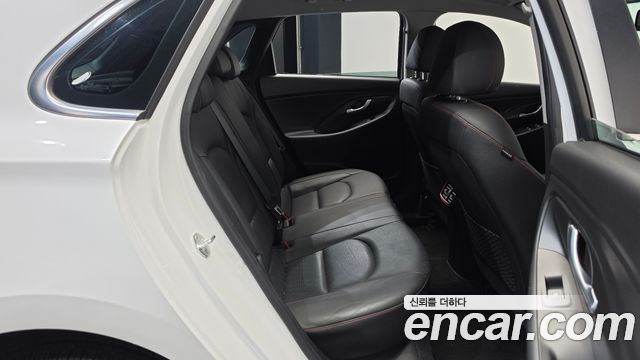 Hyundai i30 2018 — photo 12