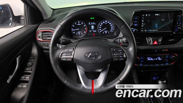 Hyundai i30 2018 — photo 13