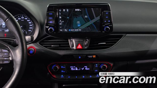 Hyundai i30 2018 — photo 14