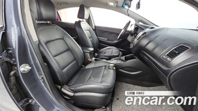 Kia K3 2015 — photo 11