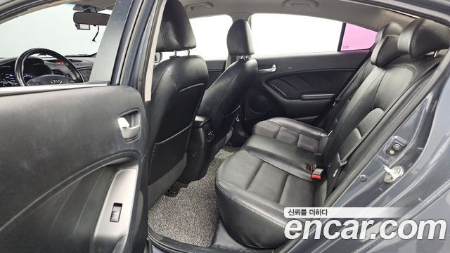 Kia K3 2015 — photo 12