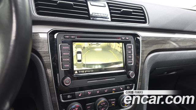 Volkswagen Passat 2018 — photo 20