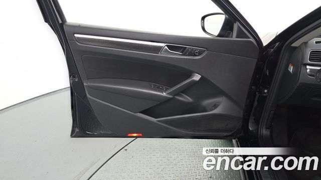 Volkswagen Passat 2018 — photo 14