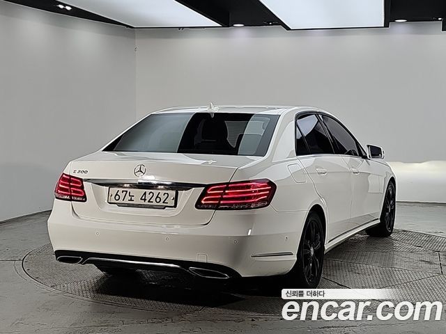 Mercedes-Benz E-Class 2016 — photo 4