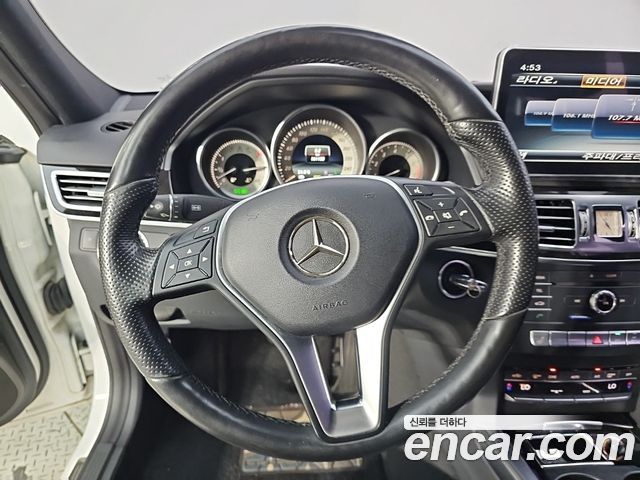 Mercedes-Benz E-Class 2016 — photo 7