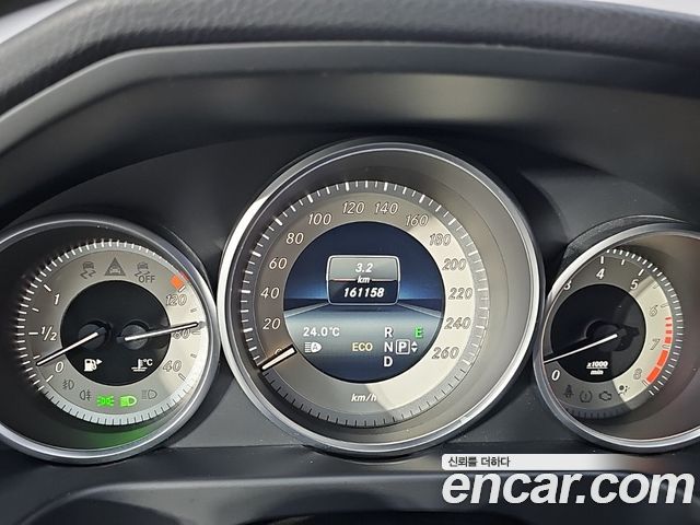 Mercedes-Benz E-Class 2016 — photo 8