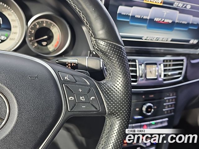Mercedes-Benz E-Class 2016 — photo 9