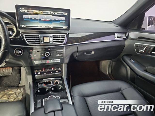 Mercedes-Benz E-Class 2016 — photo 10