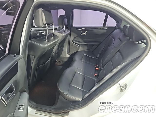 Mercedes-Benz E-Class 2016 — photo 12