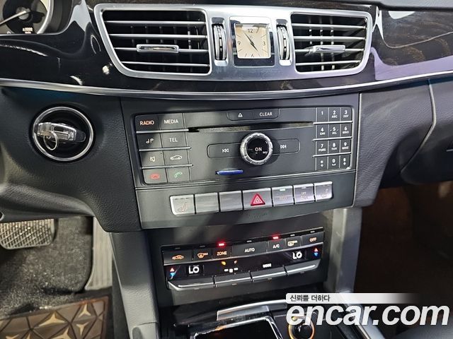 Mercedes-Benz E-Class 2016 — photo 16