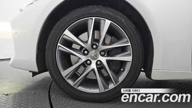 Lexus IS 2017 — photo 5