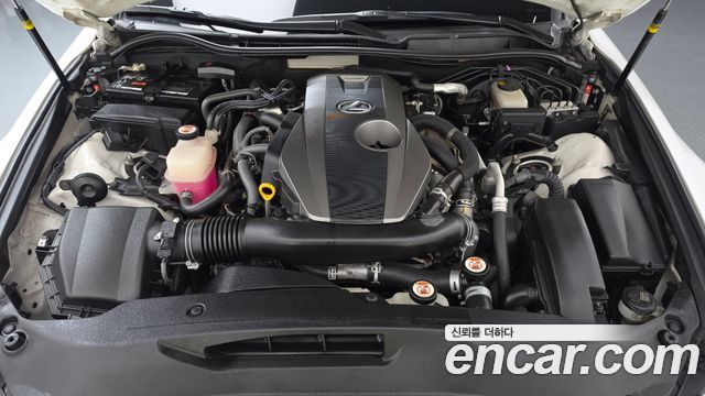 Lexus IS 2017 — photo 6