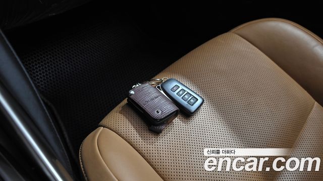 Lexus IS 2017 — photo 18