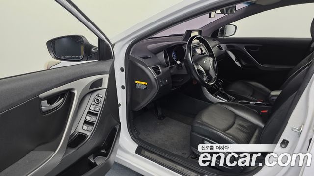 Hyundai AVANTE 2015 — photo 13
