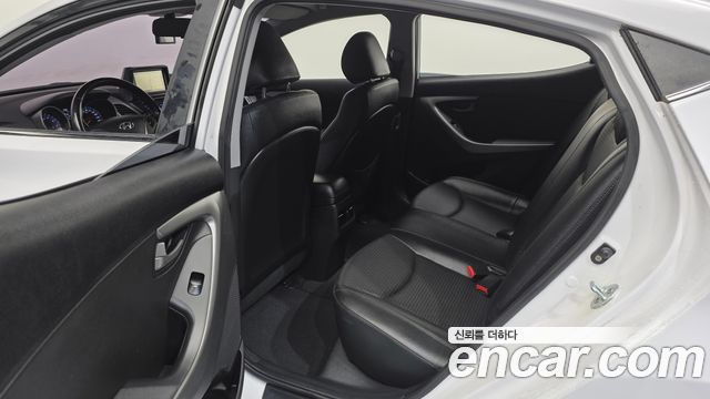 Hyundai AVANTE 2015 — photo 21