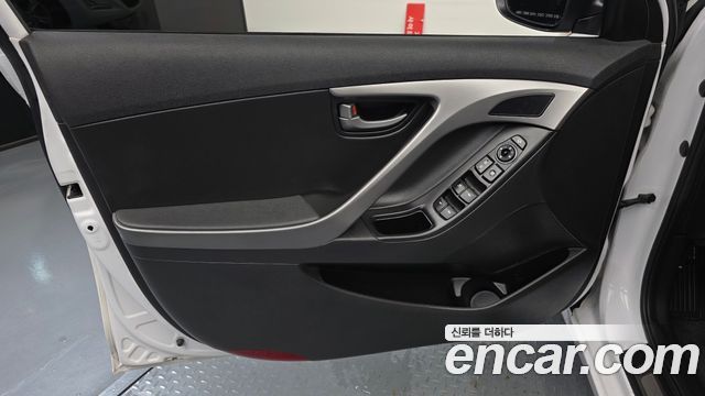 Hyundai AVANTE 2015 — photo 14