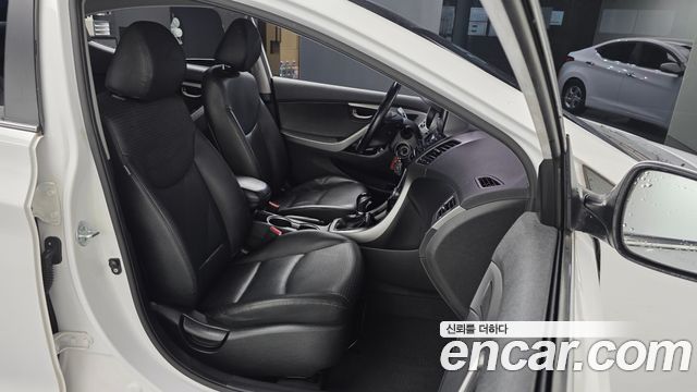 Hyundai AVANTE 2015 — photo 16