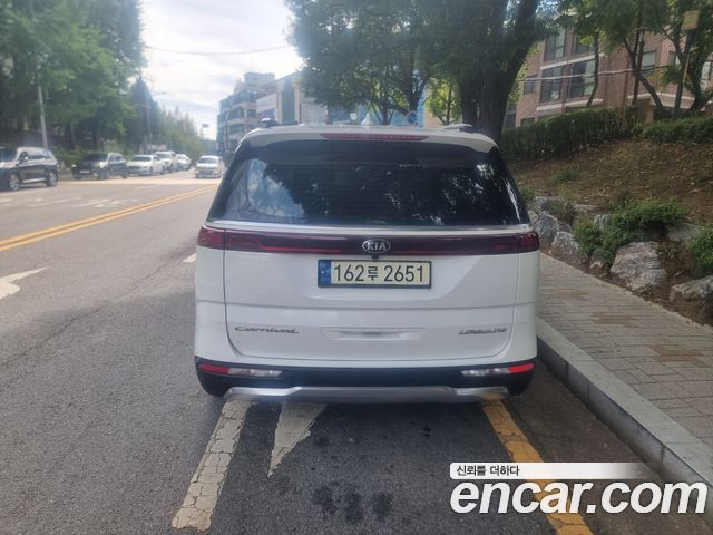 Kia Canival 2021 — photo 4