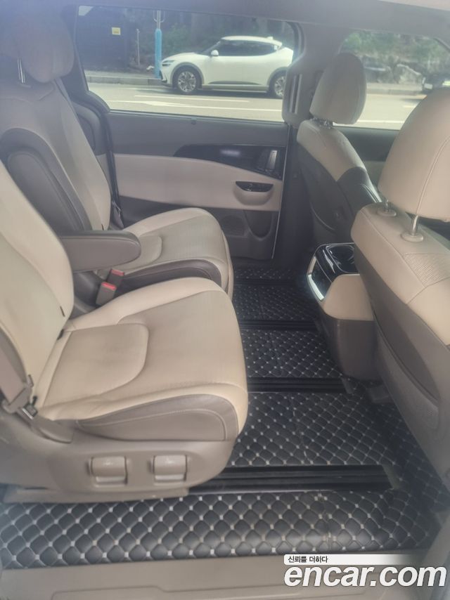 Kia Canival 2021 — photo 10