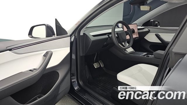 Tesla Model Y 2025 — photo 13