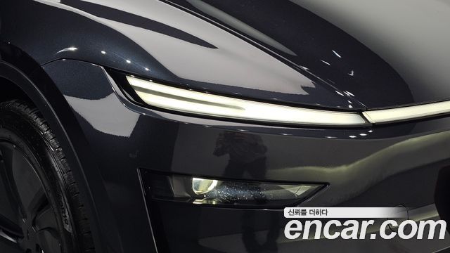 Tesla Model Y 2025 — photo 8
