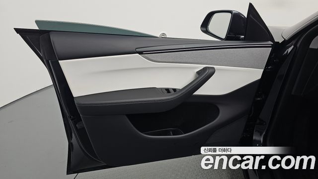 Tesla Model Y 2025 — photo 14