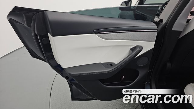 Tesla Model Y 2025 — photo 15