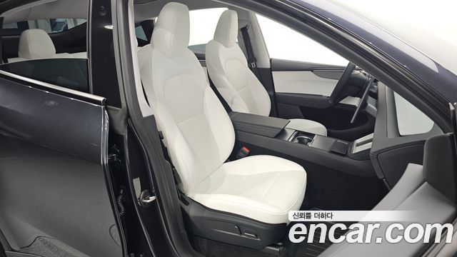 Tesla Model Y 2025 — photo 16