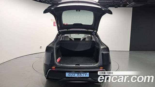 Tesla Model Y 2025 — photo 27
