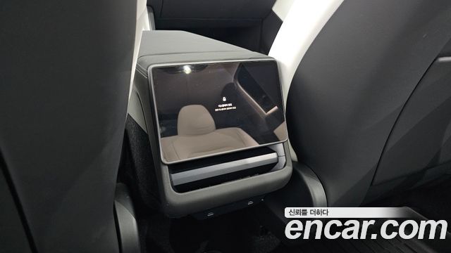 Tesla Model Y 2025 — photo 32
