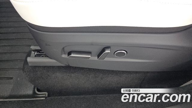 Tesla Model Y 2025 — photo 33
