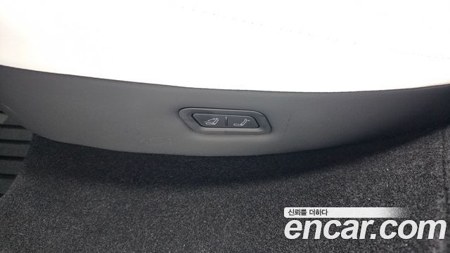 Tesla Model Y 2025 — photo 34