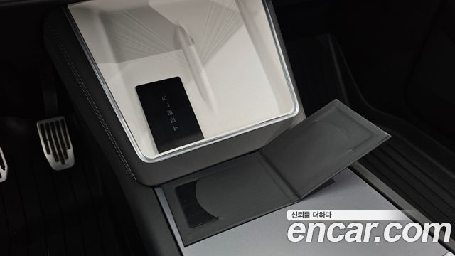 Tesla Model Y 2025 — photo 35