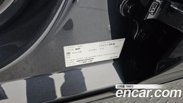 Tesla Model Y 2025 — photo 38
