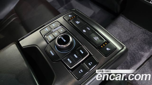 Genesis G80 2017 — photo 18