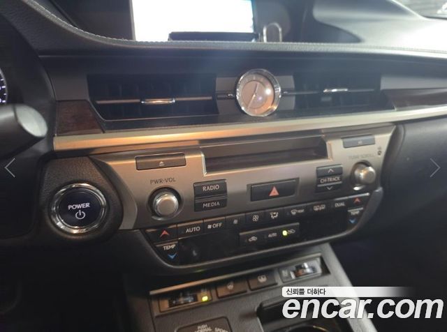 Lexus ES 2013 — photo 9