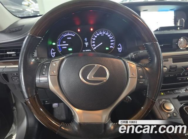 Lexus ES 2013 — photo 12