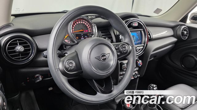 Mini Cooper 2020 — photo 18