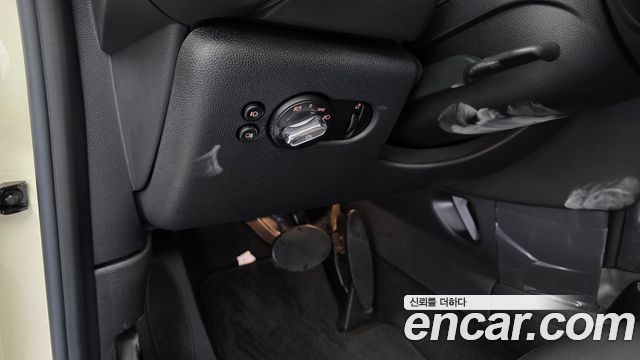 Mini Cooper 2020 — photo 23
