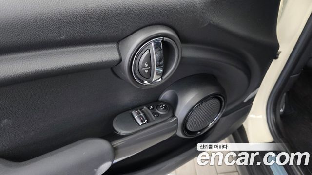 Mini Cooper 2020 — photo 29
