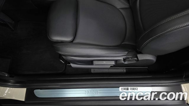 Mini Cooper 2020 — photo 31