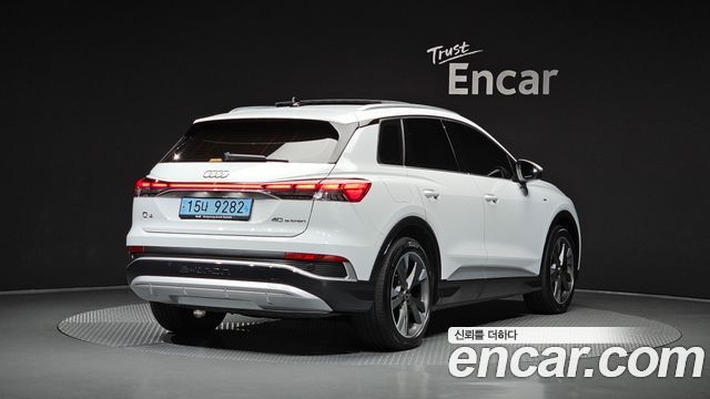 Audi Q4 e-tron 2022 — photo 2