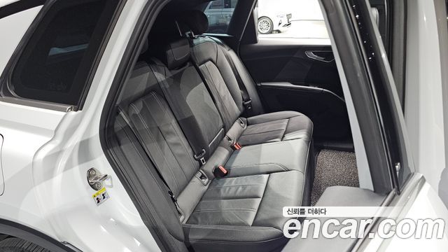 Audi Q4 e-tron 2022 — photo 17