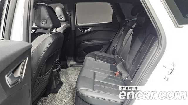 Audi Q4 e-tron 2022 — photo 18
