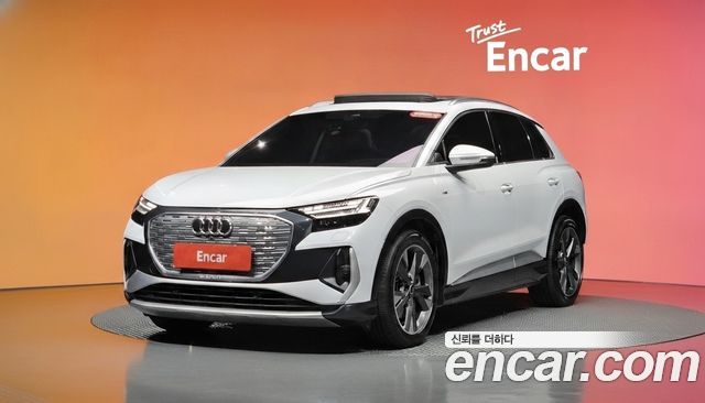 Audi Q4 e-tron 2022 — photo 1