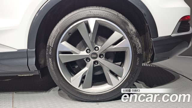 Audi Q4 e-tron 2022 — photo 7