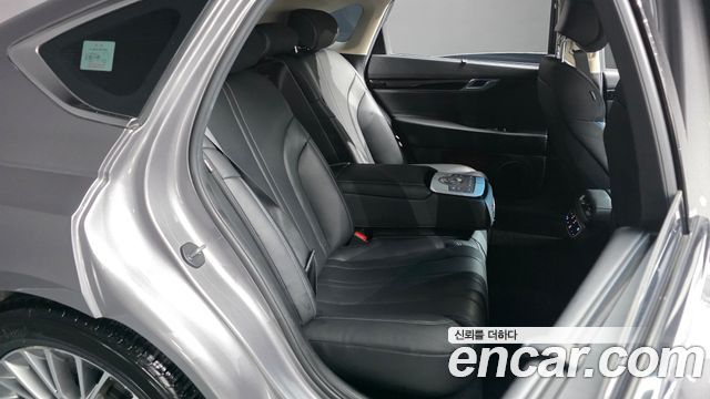 Genesis G80 2022 — photo 17