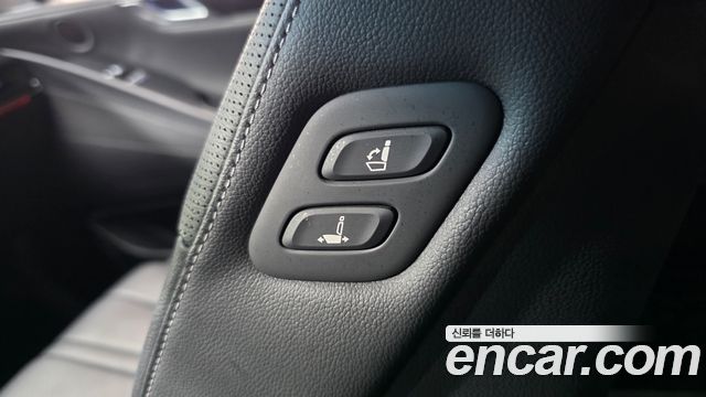 Genesis G80 2022 — photo 27